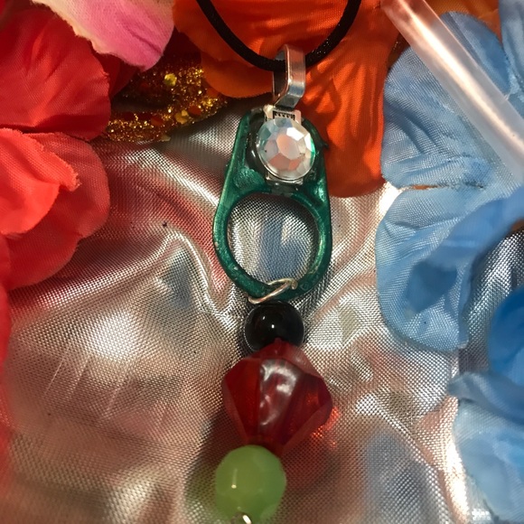 ❤️💚🖤Necklace❤️💚🖤 - Picture 3 of 8